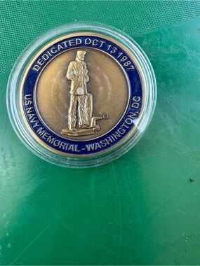 US Navy Memorial Commemorative Medallion - Blue and Bronze